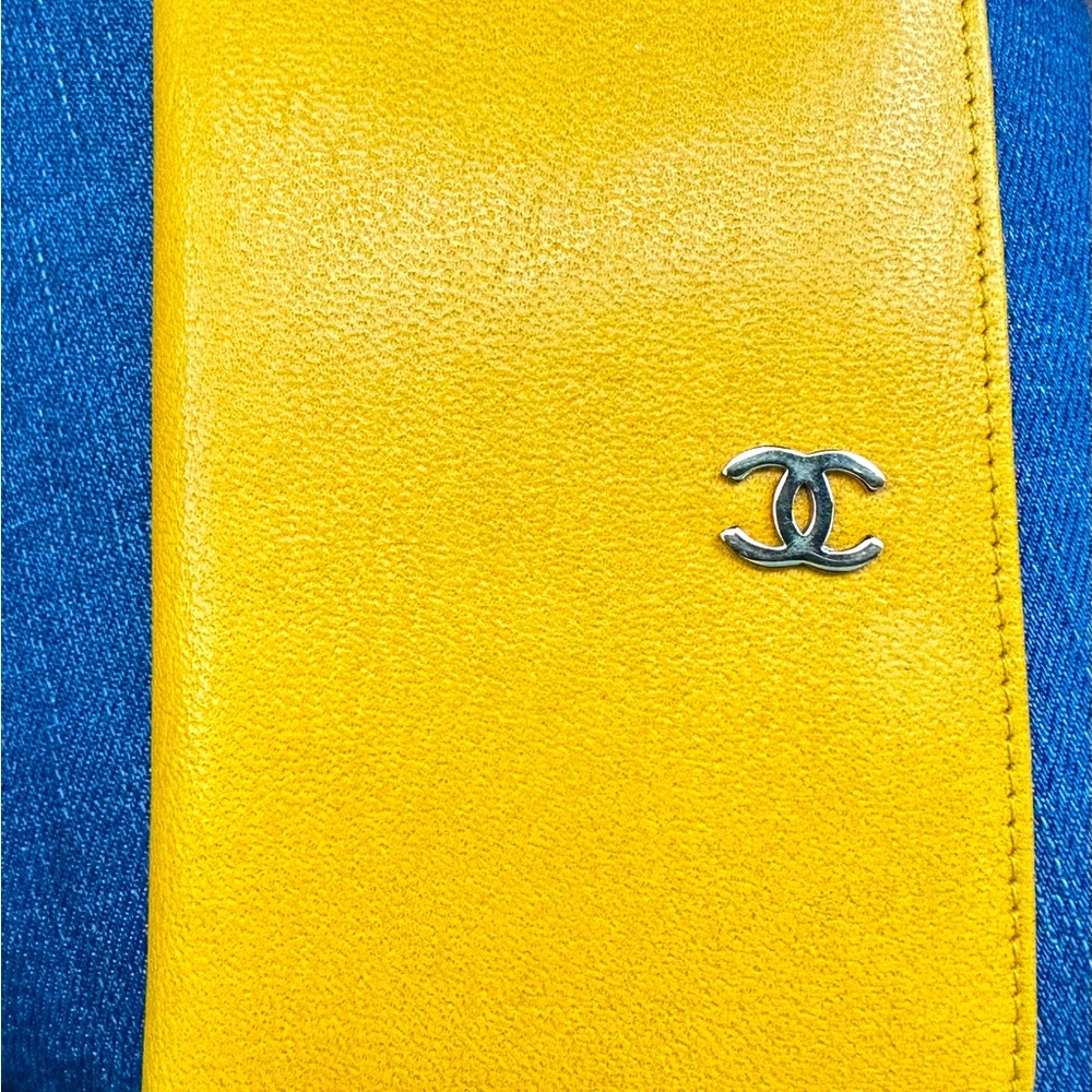 Chanel Card holder - yellow. Like new -code in tact